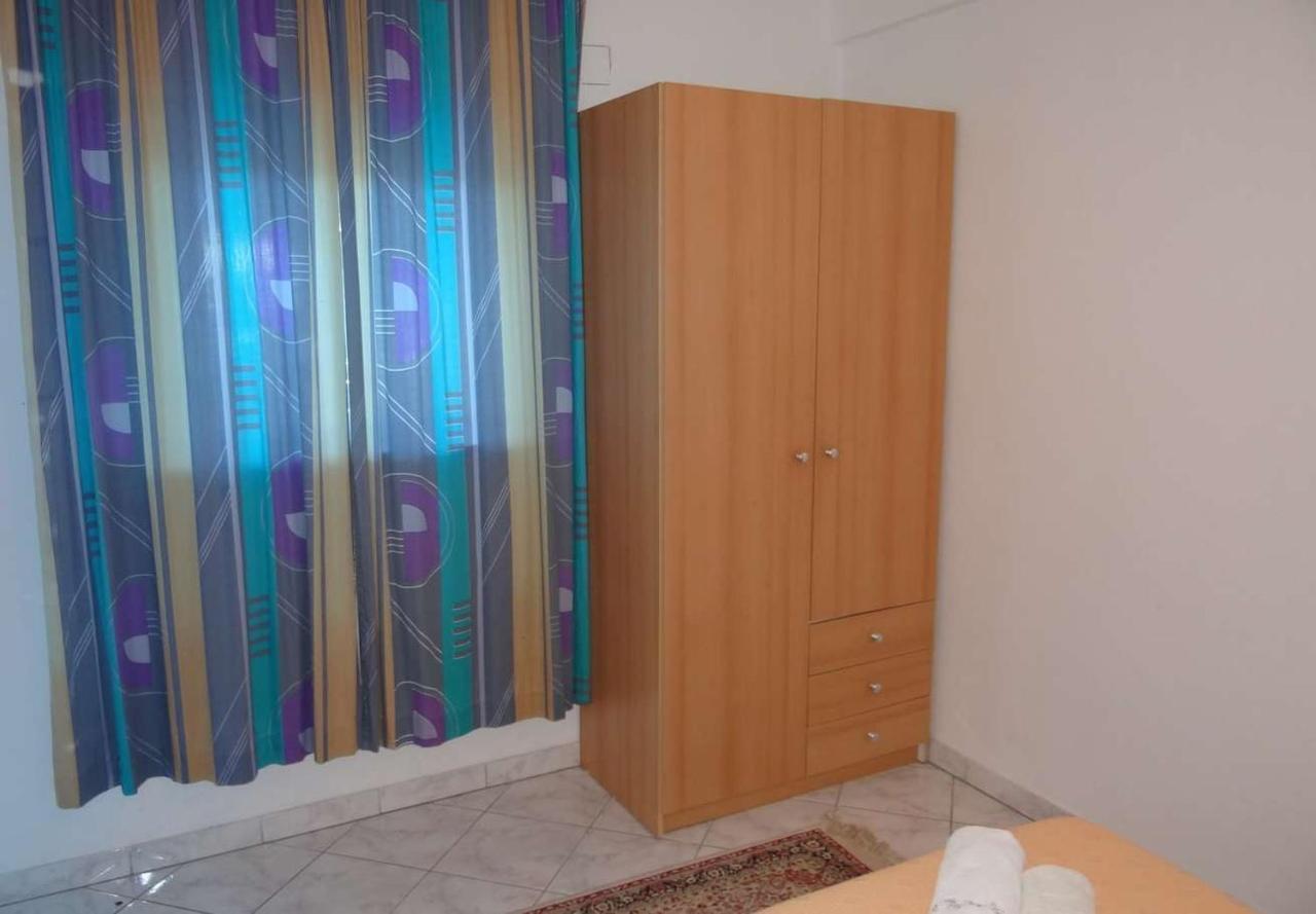 Apartments Tomislav - 120 M From Beach Donji Okrug  Exterior photo