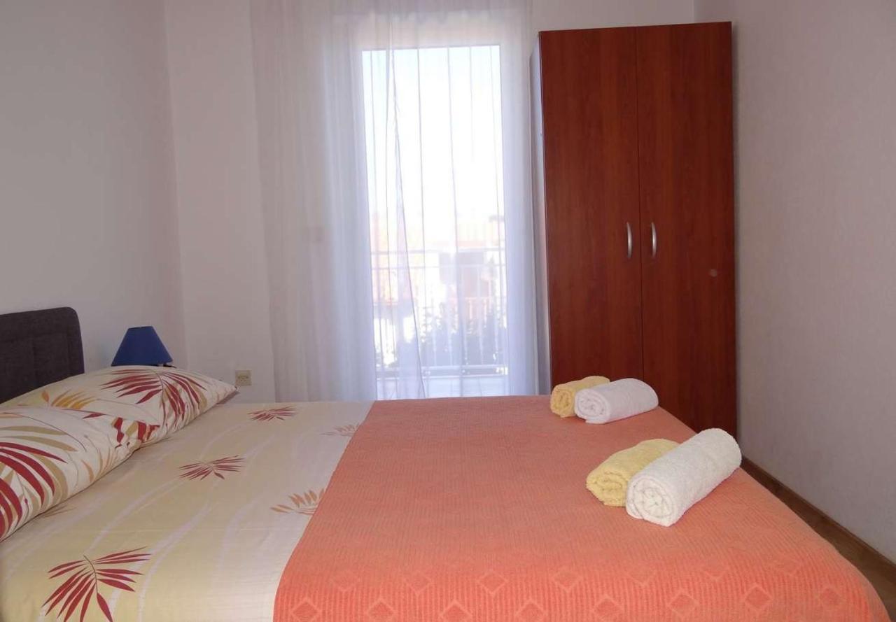 Apartments Tomislav - 120 M From Beach Donji Okrug  Exterior photo