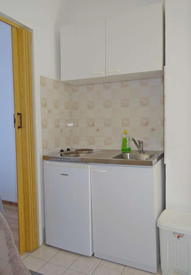 Apartments Tomislav - 120 M From Beach Donji Okrug  Exterior photo