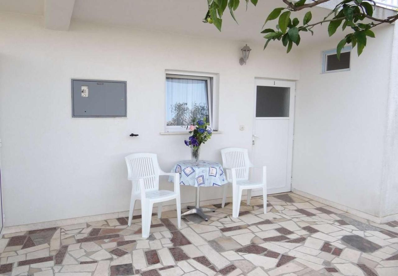 Apartments Tomislav - 120 M From Beach Donji Okrug  Exterior photo