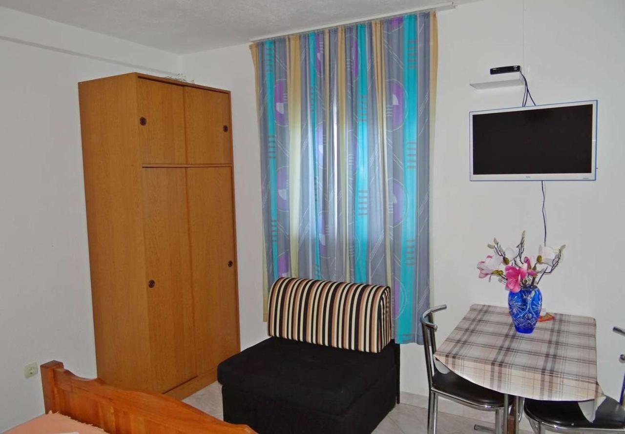 Apartments Tomislav - 120 M From Beach Donji Okrug  Exterior photo