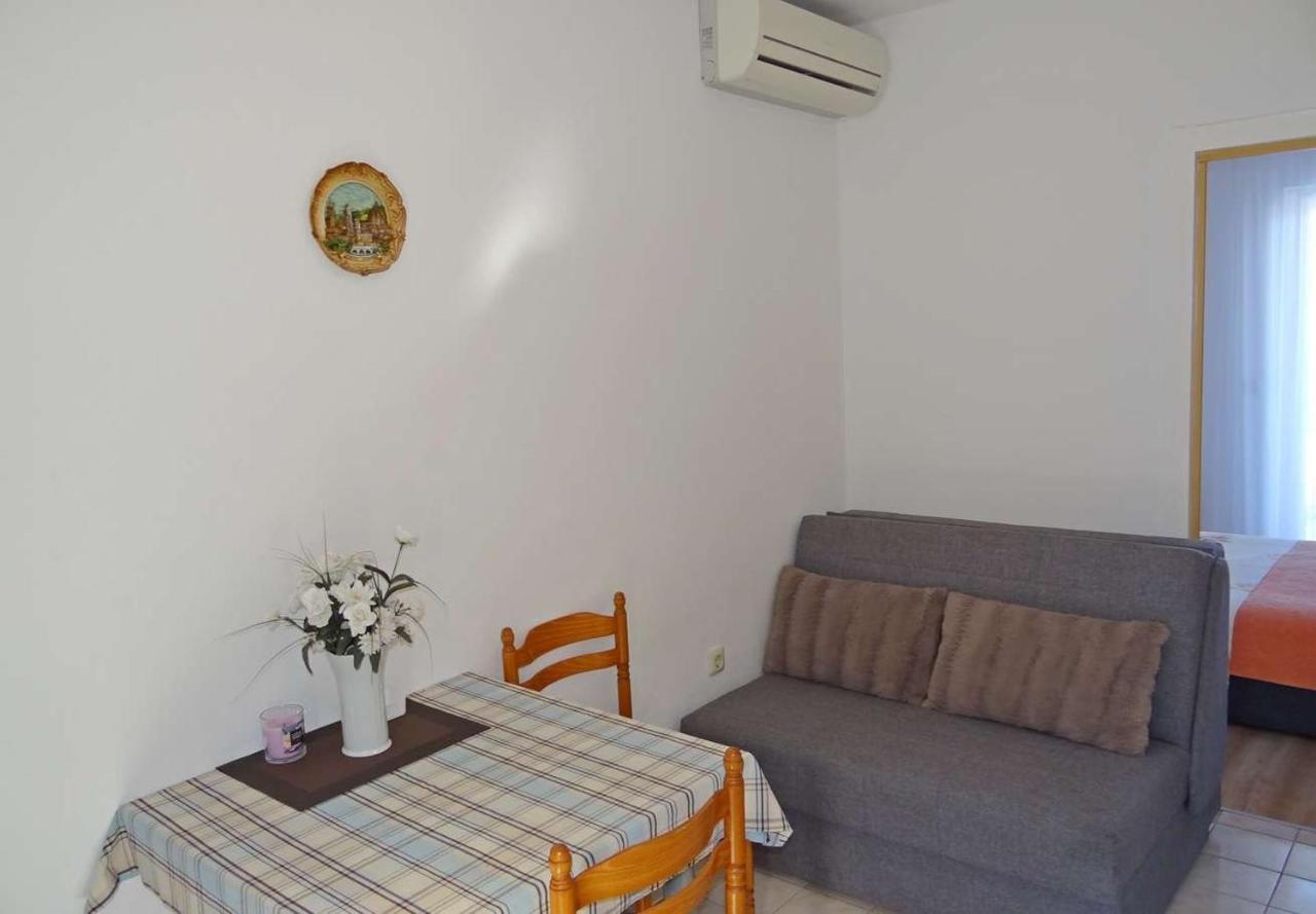 Apartments Tomislav - 120 M From Beach Donji Okrug  Exterior photo