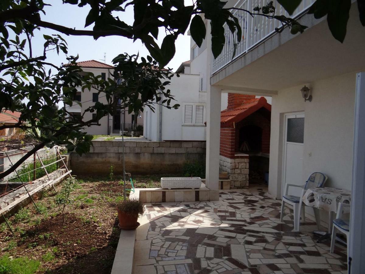 Apartments Tomislav - 120 M From Beach Donji Okrug  Exterior photo